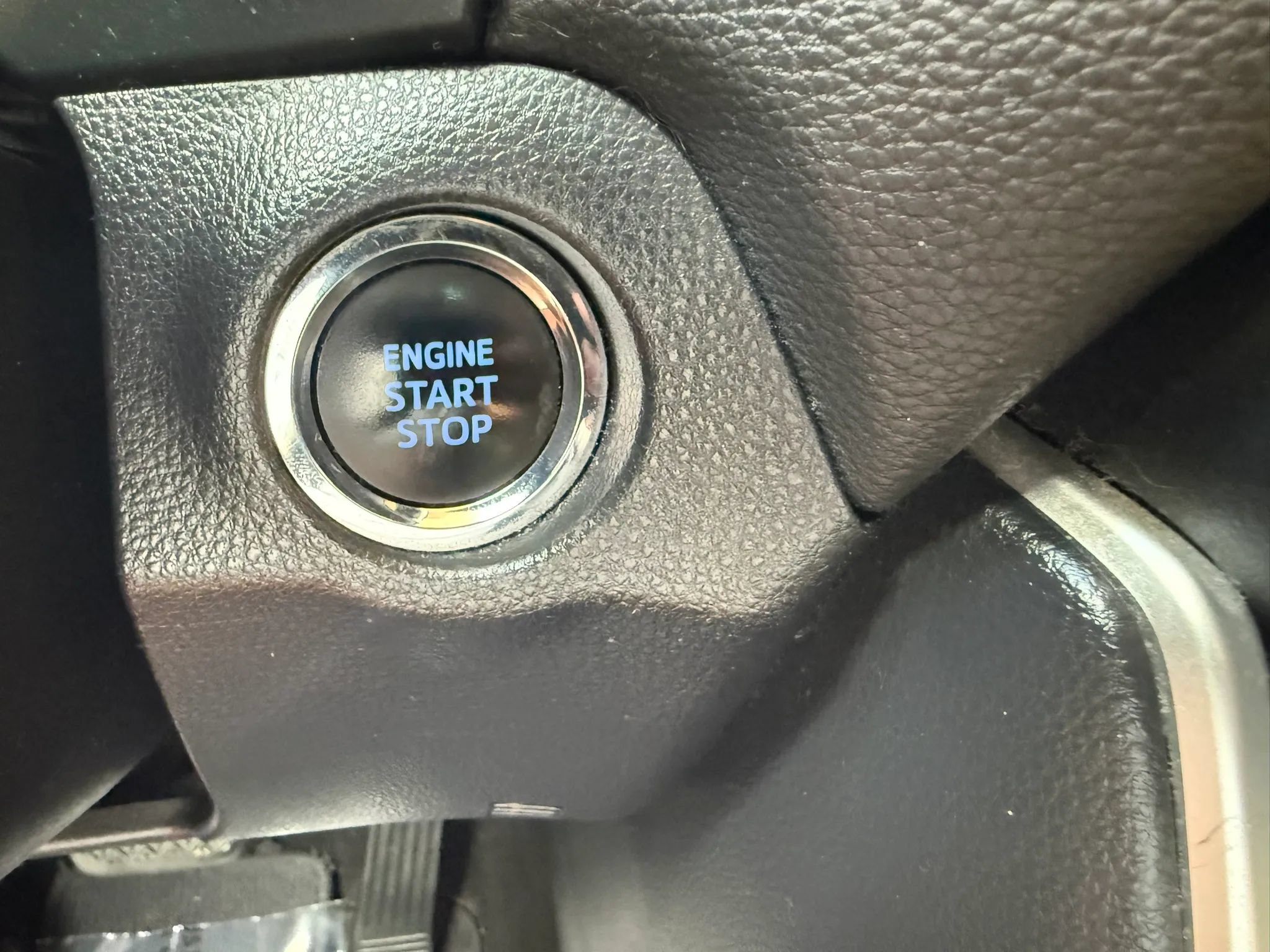 Used 2019 Toyota RAV4 XLE w/ Carpet Mat Package FWD image 18