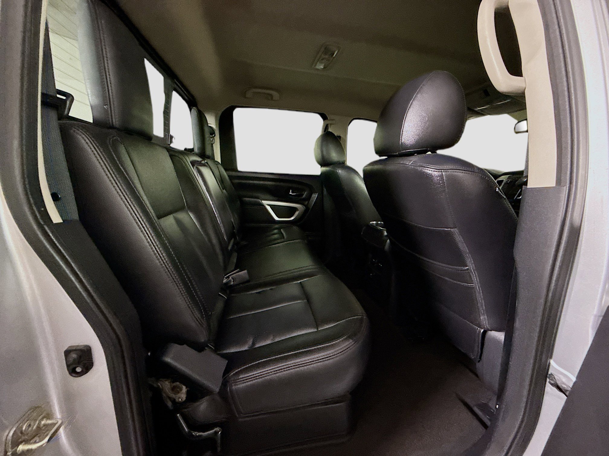 Used 2017 Nissan Titan SV AWD/4WD image 27