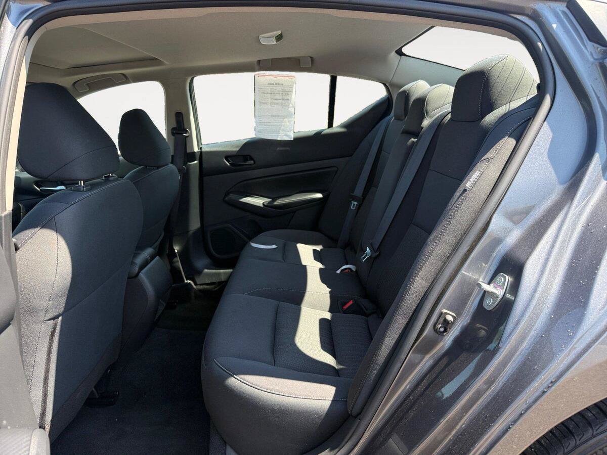 Used 2024 Nissan Altima 2.5 SV w/ SV Premium Package FWD image 13
