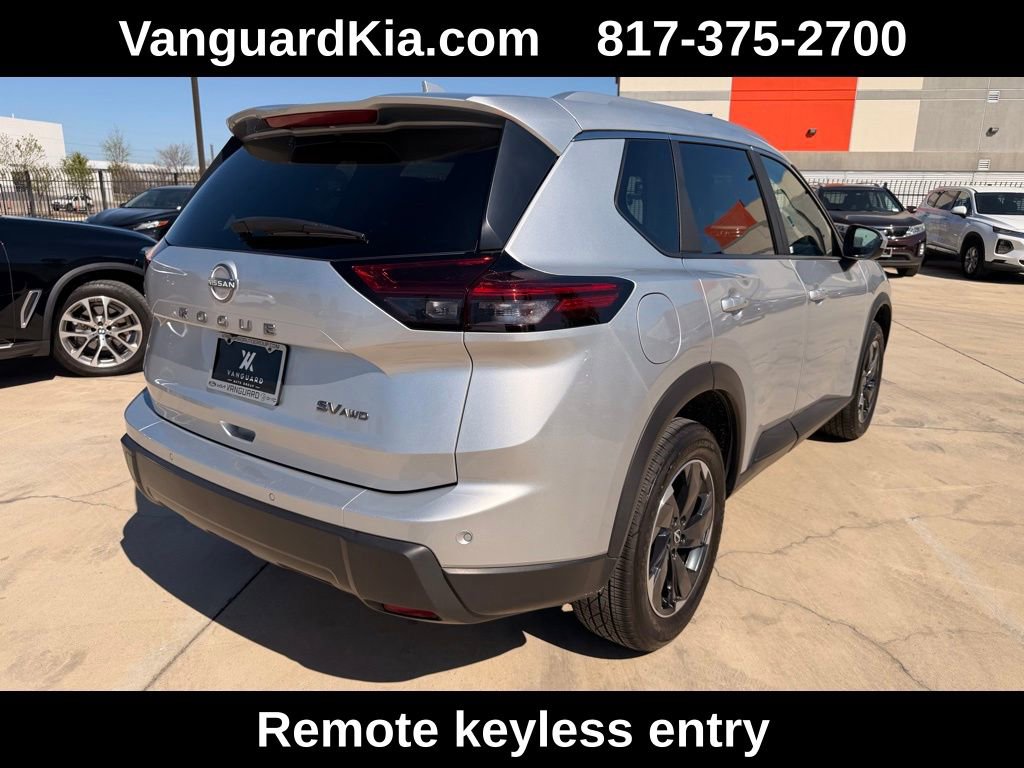 Used 2024 Nissan Rogue SV w/ SV Premium Package image 4