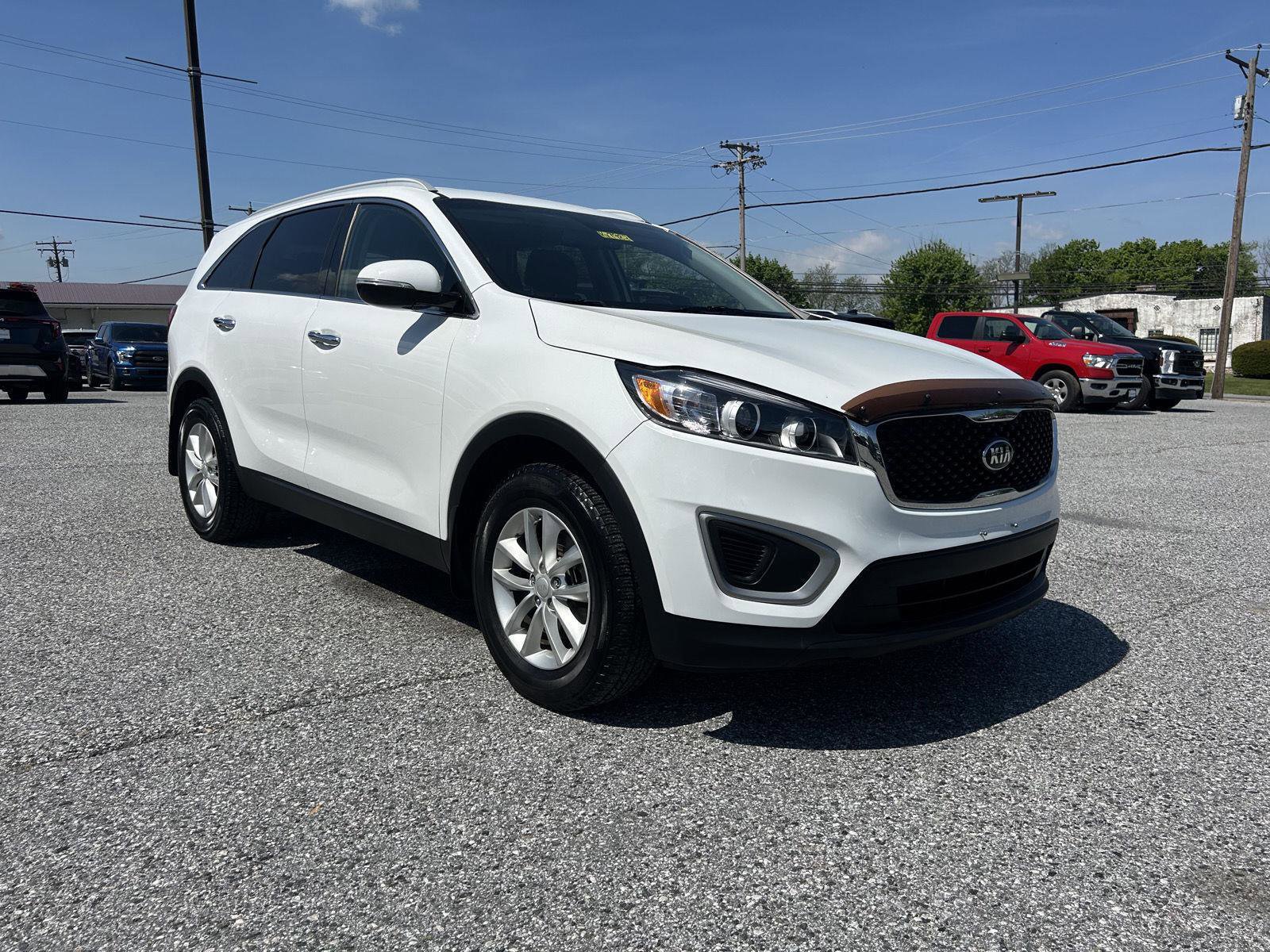 Used 2017 Kia Sorento LX w/ LX Convenience Package image 3