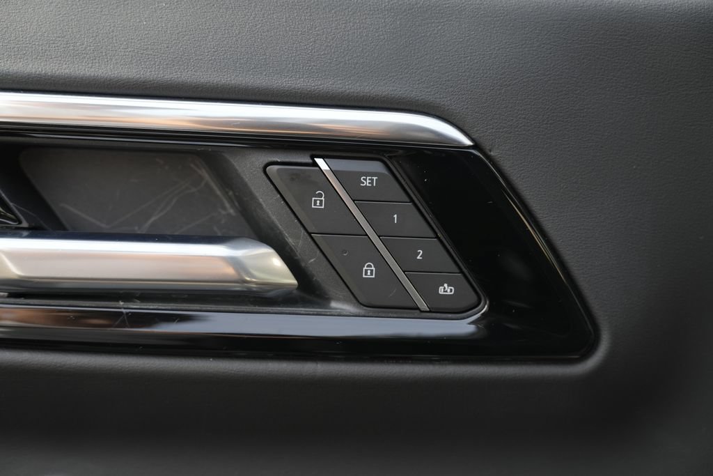 Used 2025 Chevrolet Suburban Premier AWD/4WD image 23