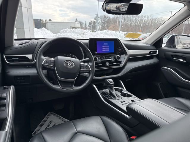 Used 2023 Toyota Highlander XLE image 30