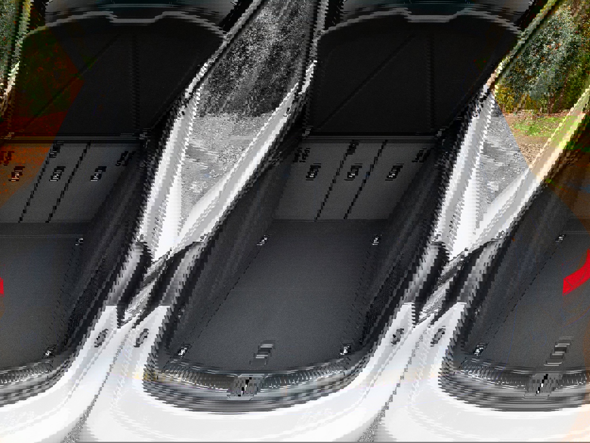 New 2026 Porsche Macan Turbo image 46