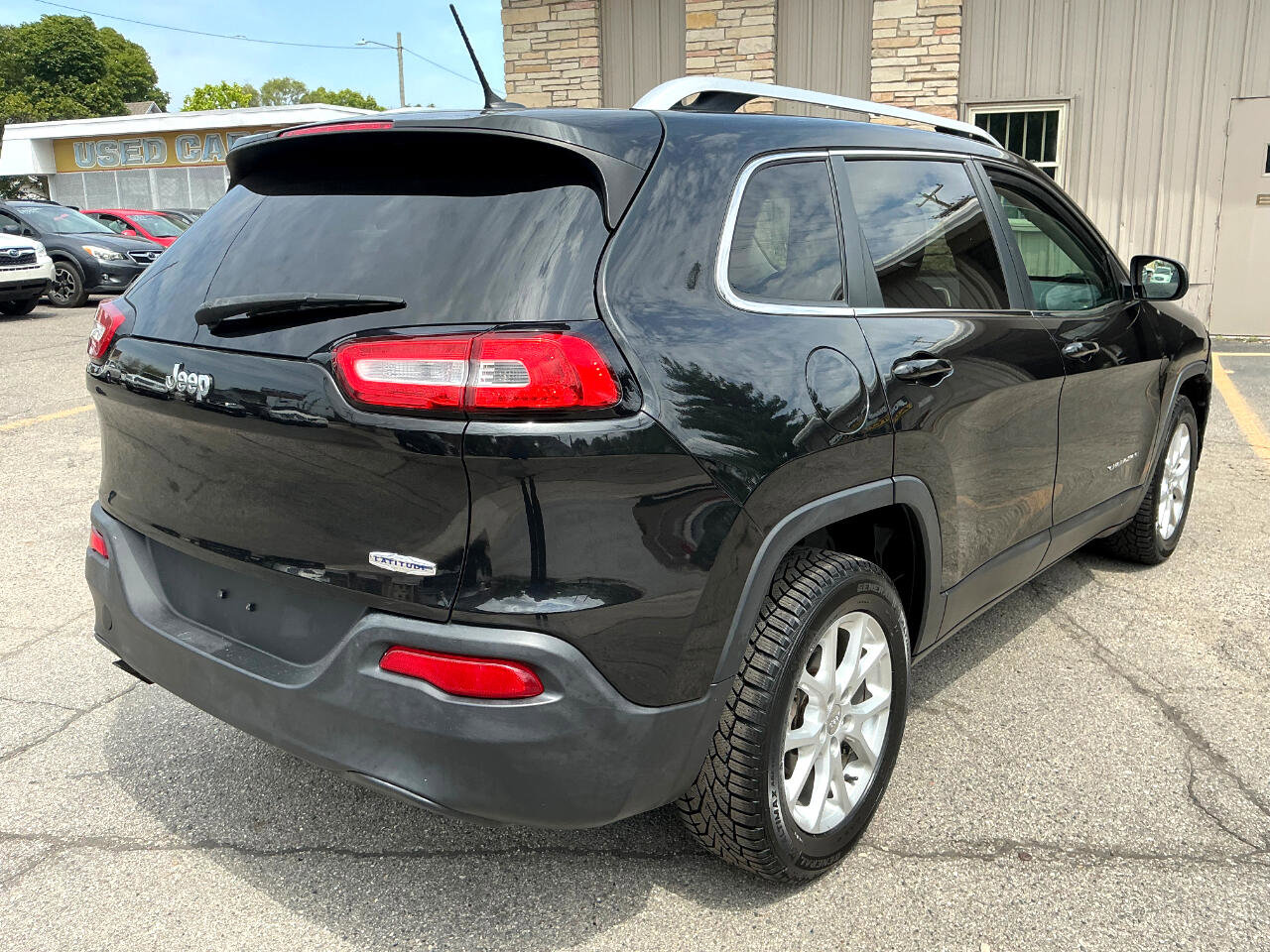 Used 2014 Jeep Cherokee Latitude image 3