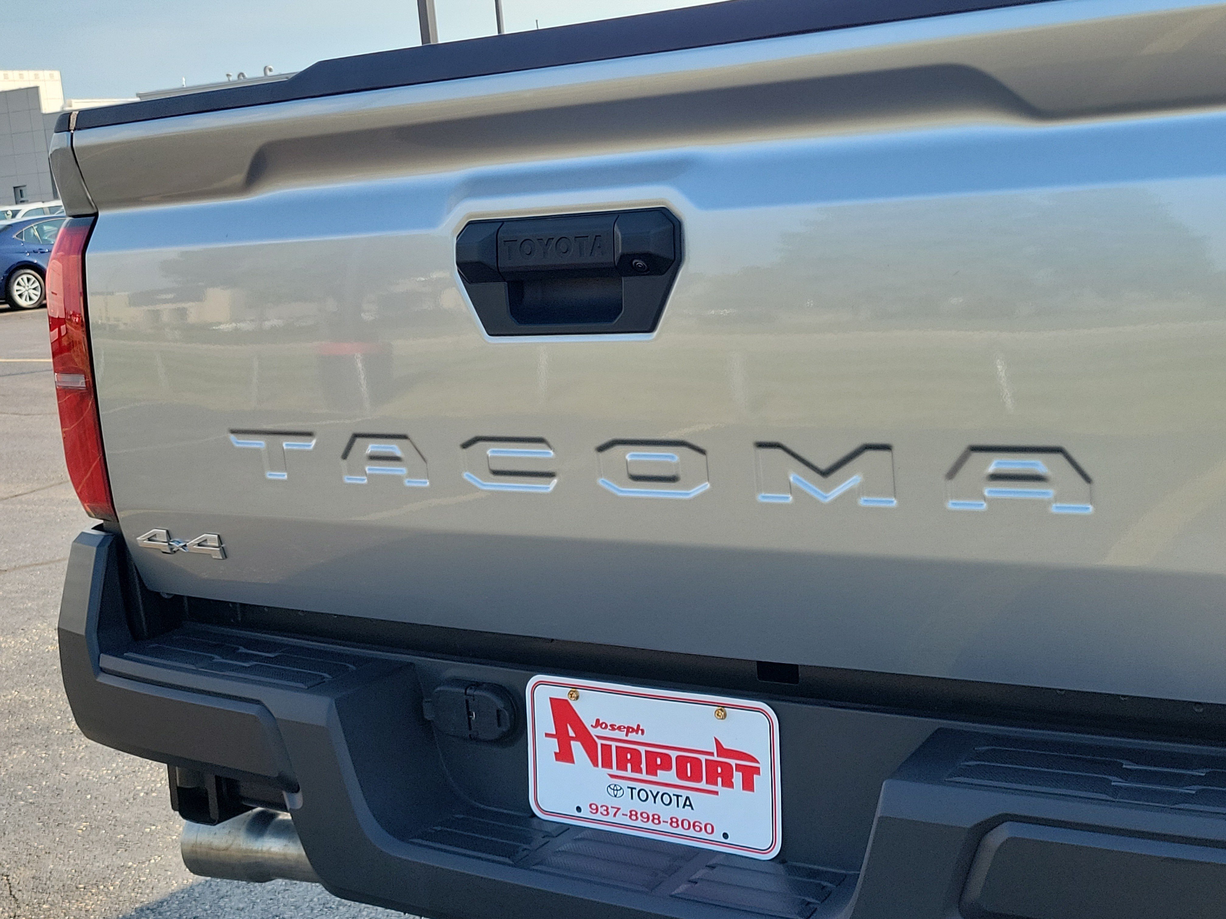Used 2025 Toyota Tacoma SR AWD/4WD image 7