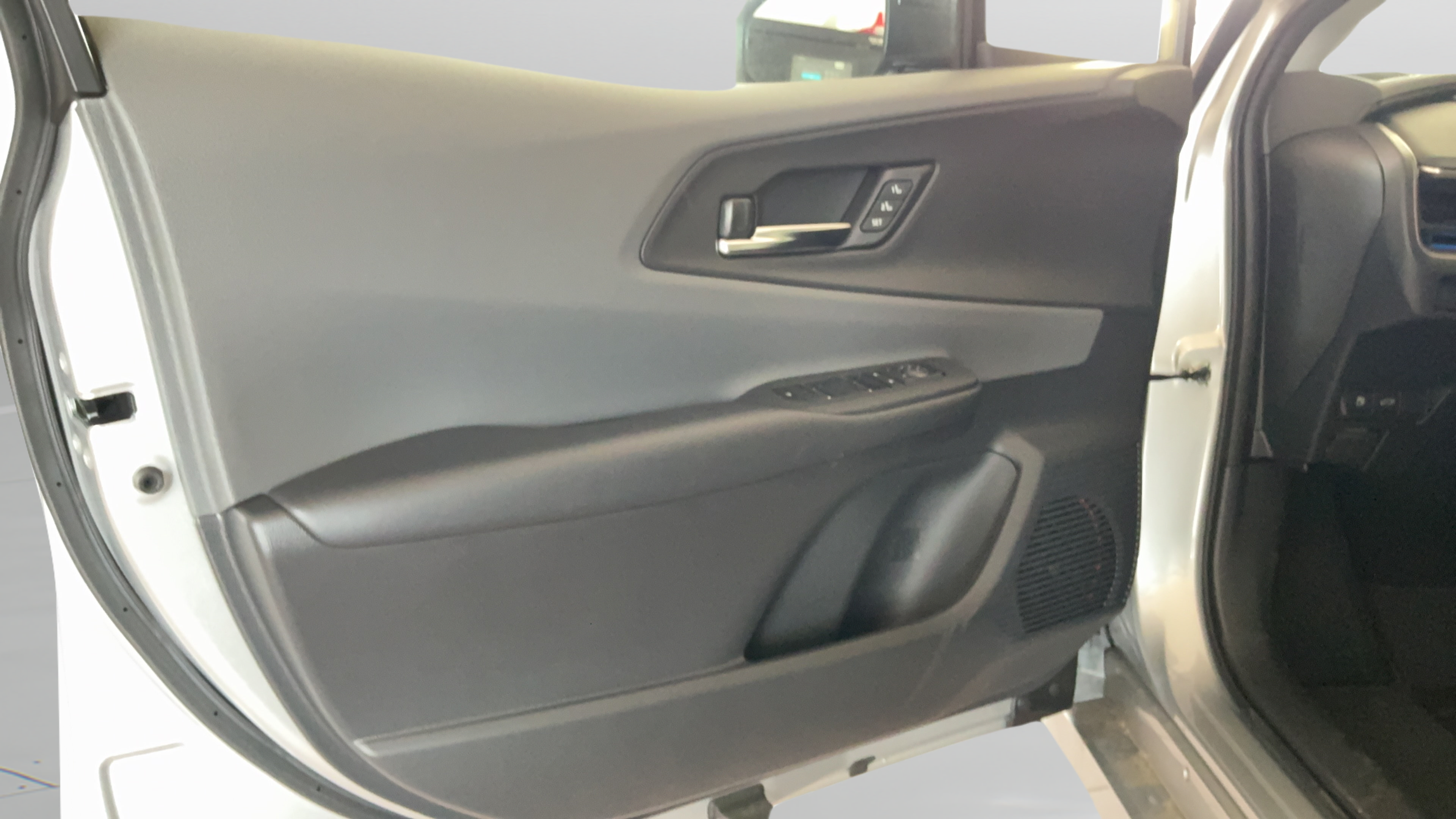 Used 2025 Toyota Prius Limited FWD image 20