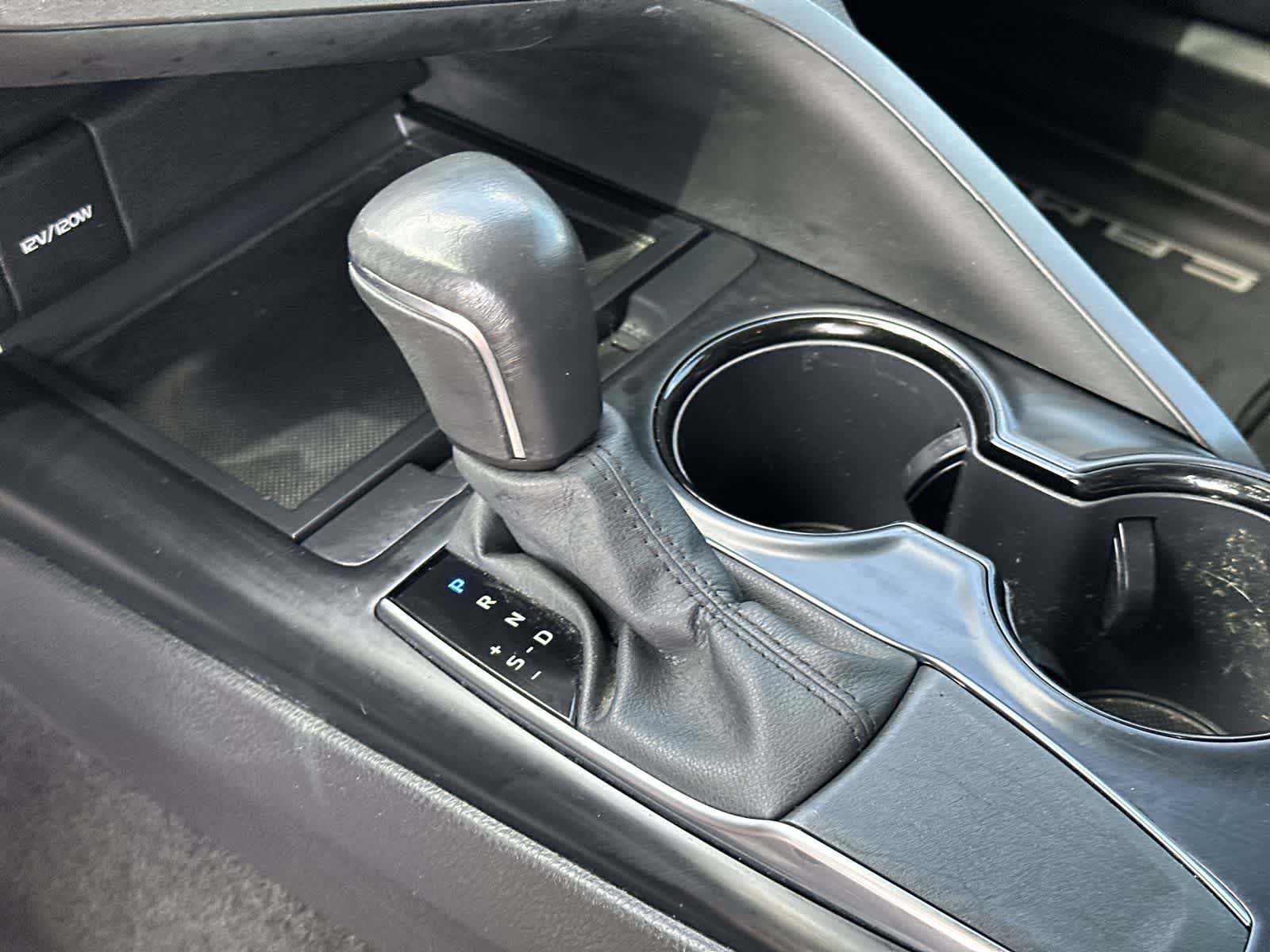 Used 2020 Toyota Camry SE FWD image 22