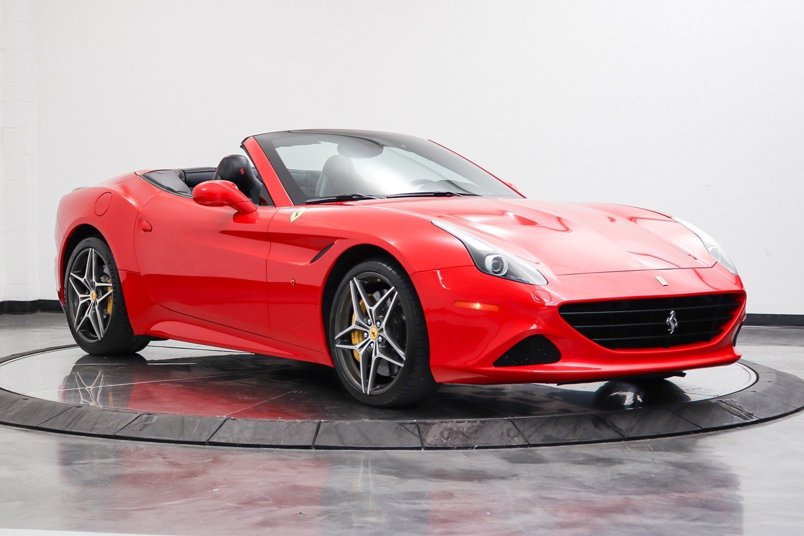 Used 2016 Ferrari California T RWD image 48