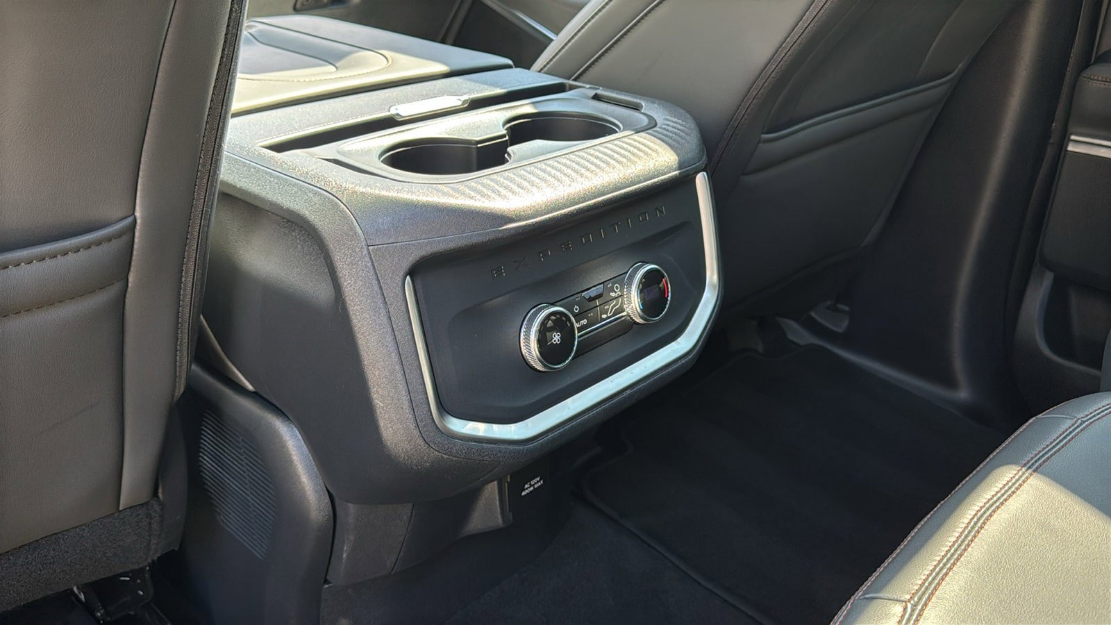 Used 2025 Ford Expedition Active AWD/4WD image 31