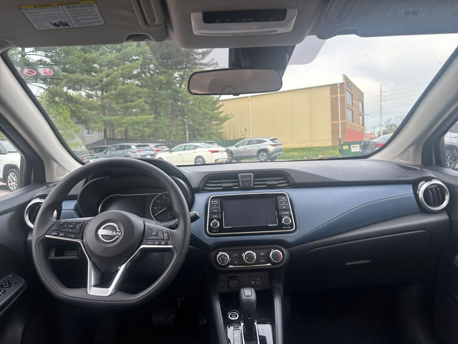 Used 2025 Nissan Versa SV image 31