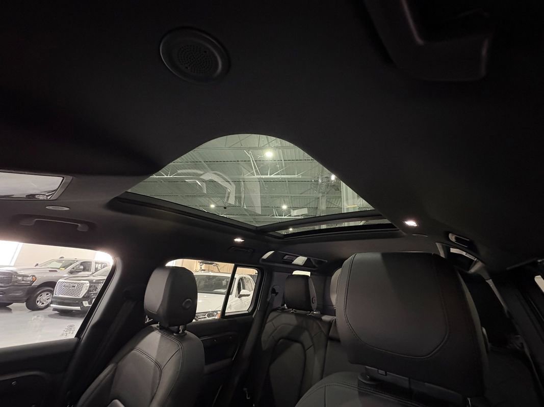 Used 2024 Land Rover Defender 110 S image 34