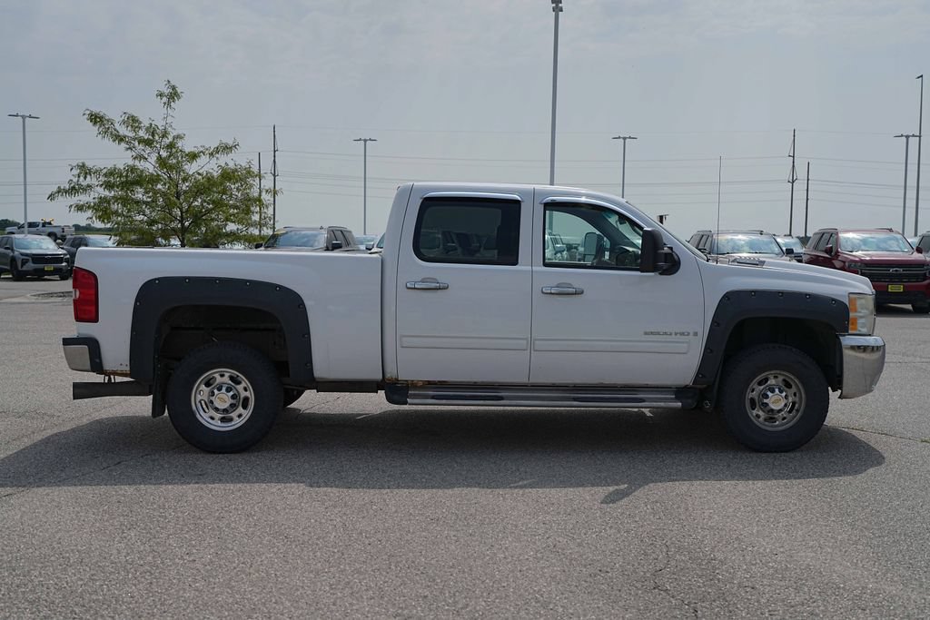 Used 2009 Chevrolet Silverado 2500 LT w/ Exterior Plus Package AWD/4WD image 4