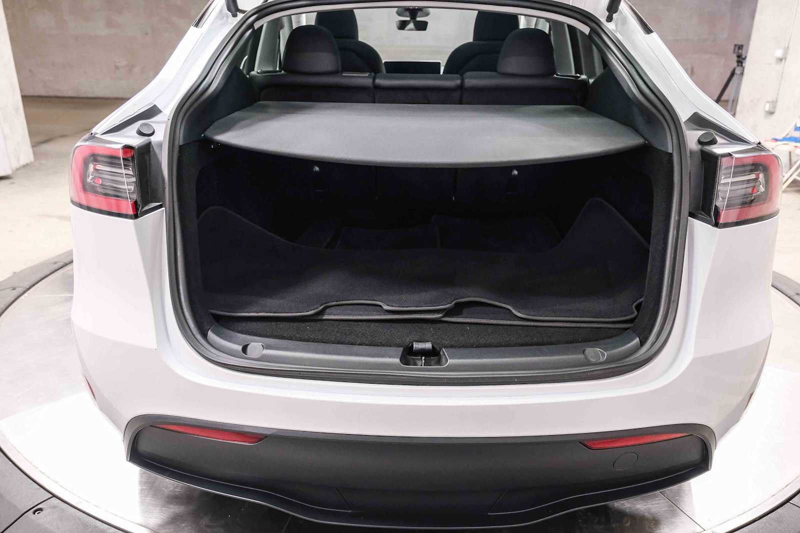 Used 2023 Tesla Model Y Long Range AWD/4WD image 30