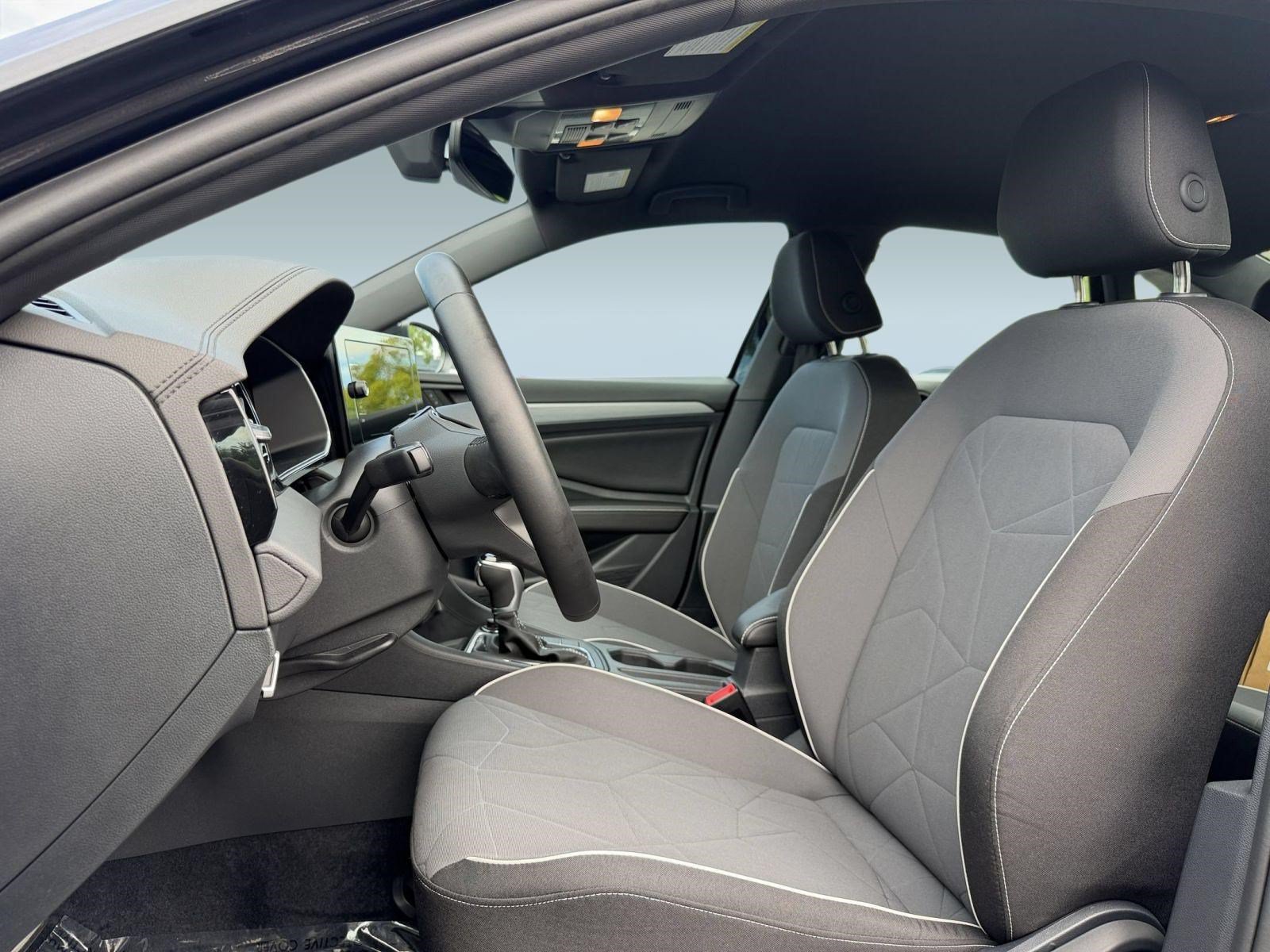 Used 2025 Volkswagen Jetta Sport FWD image 5