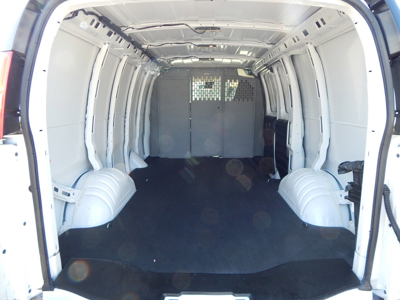 Used 2020 Chevrolet Express 2500 RWD image 3