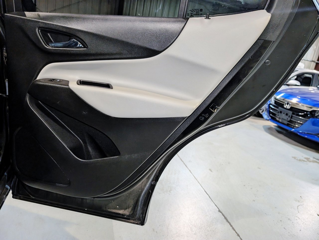 Used 2020 Chevrolet Equinox LS image 24