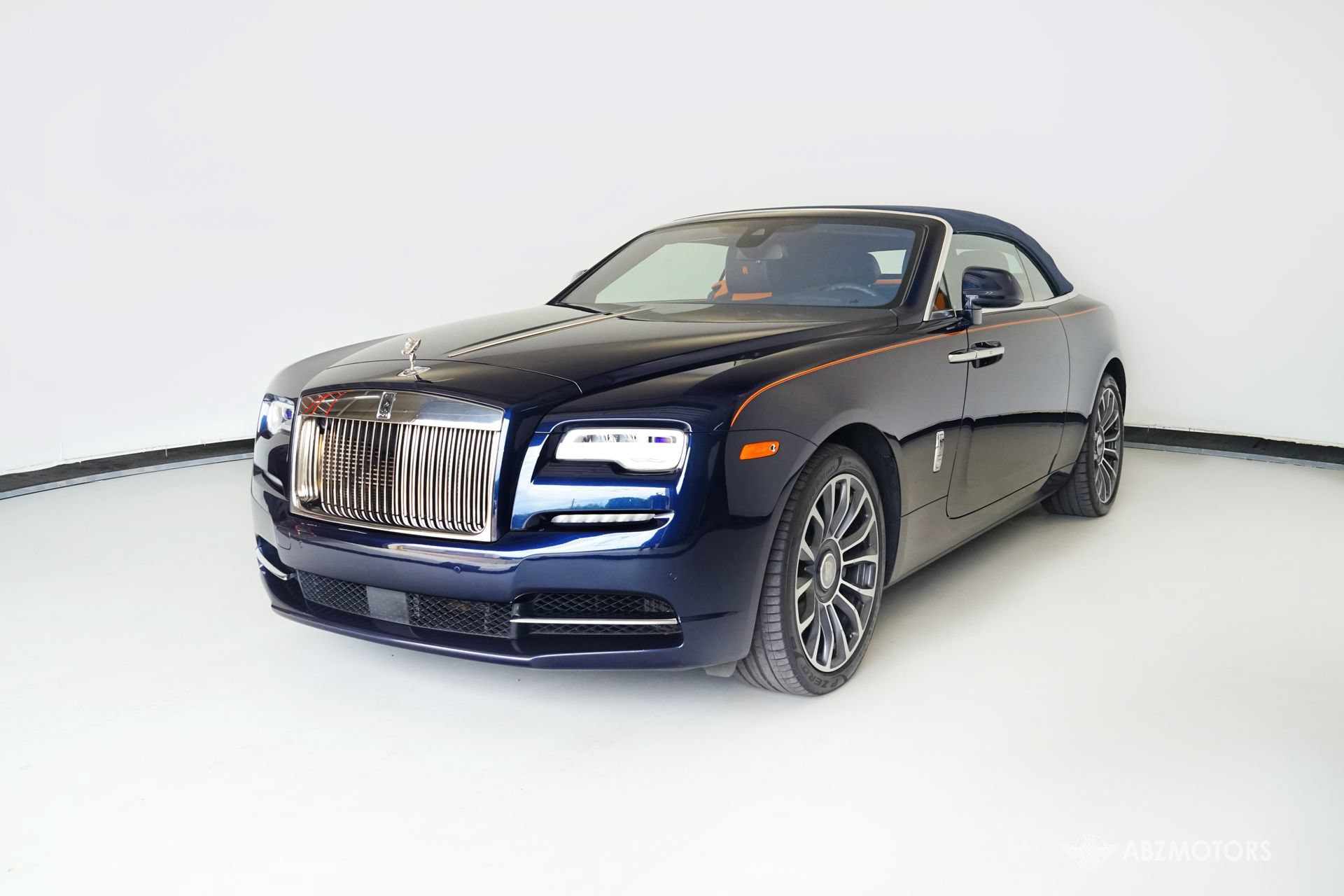 Used 2018 Rolls-Royce Dawn RWD image 2