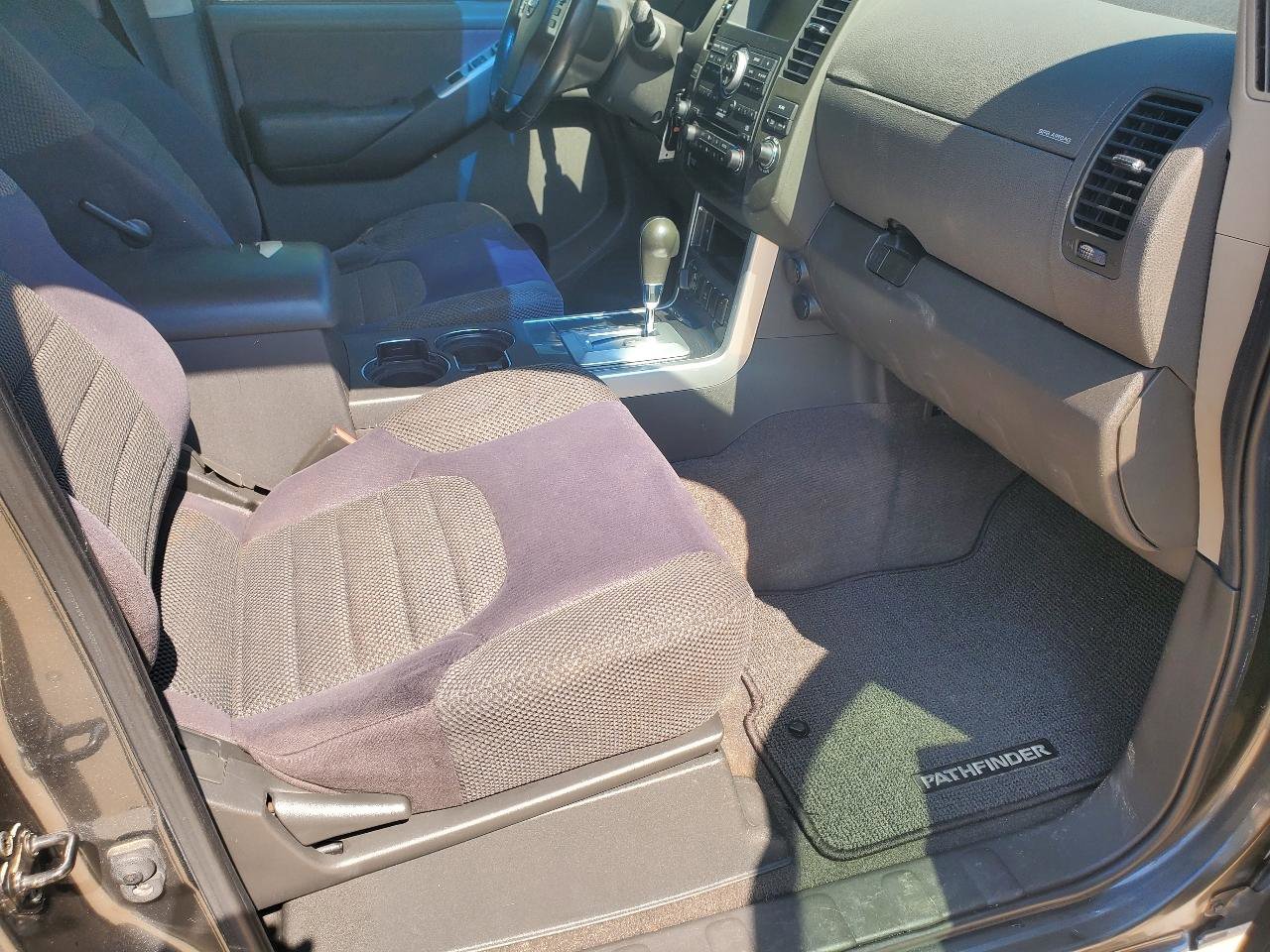 Used 2008 Nissan Pathfinder SE w/ Premium Pkg image 5