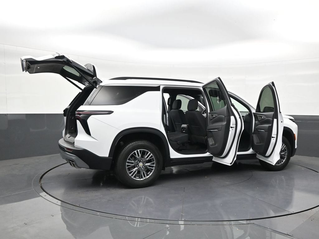 Used 2025 Chevrolet Traverse LT FWD image 28