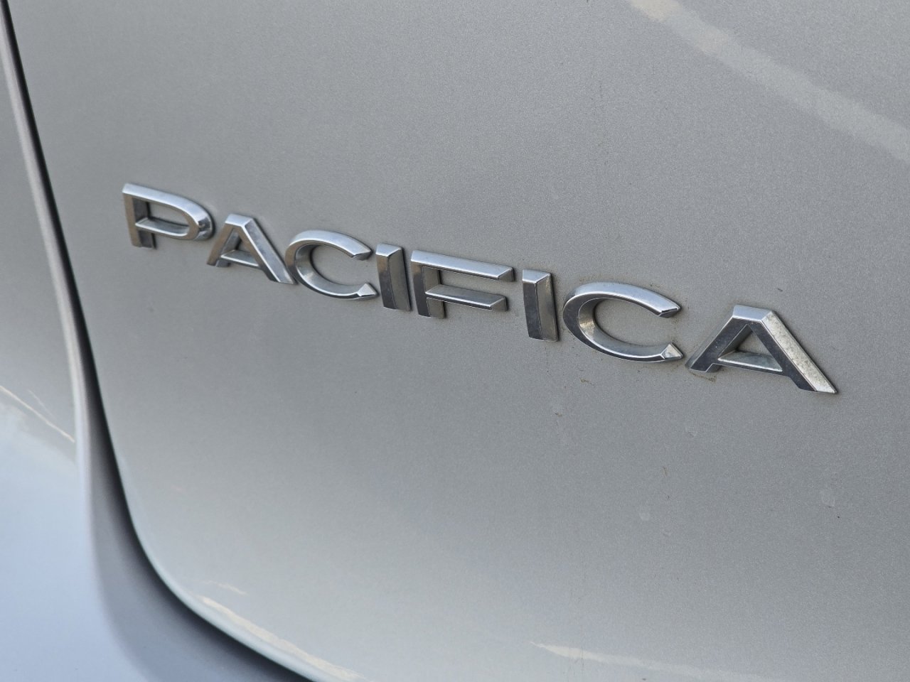Used 2022 Chrysler Pacifica Touring-L image 10