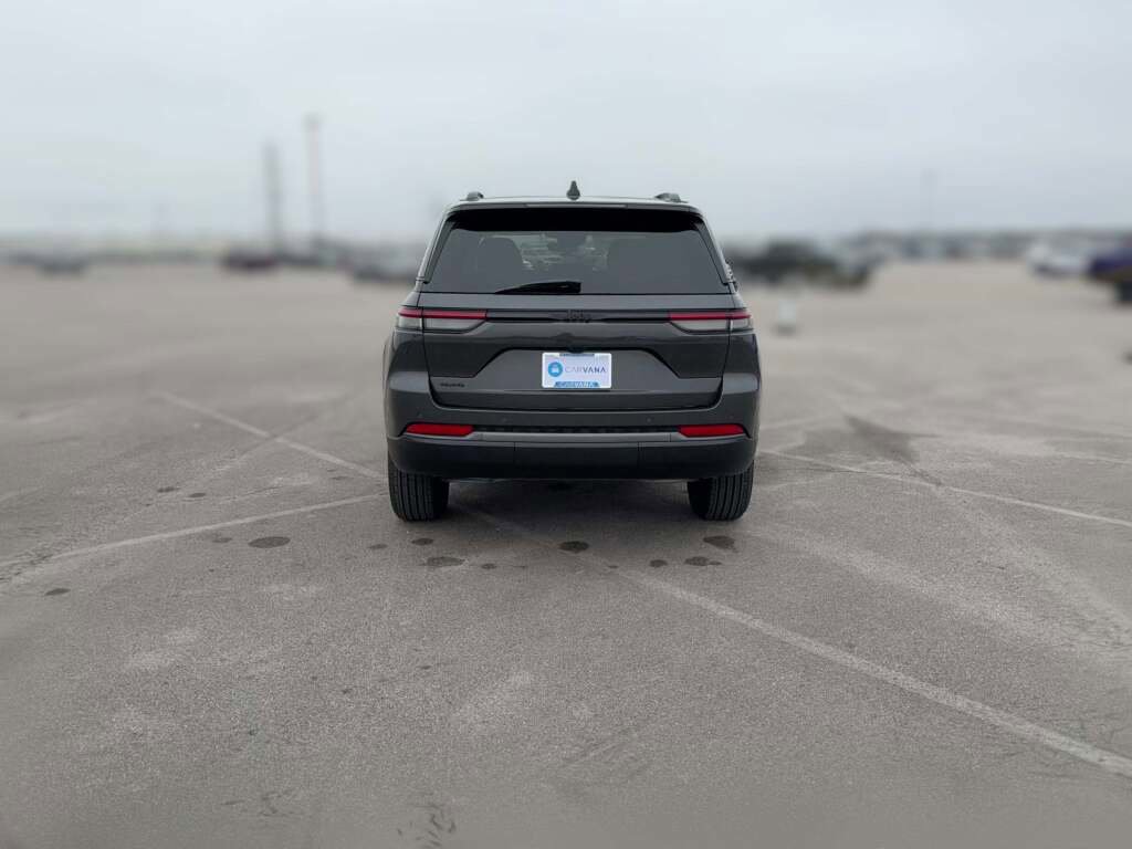 New 2026 Jeep Grand Cherokee Altitude image 10