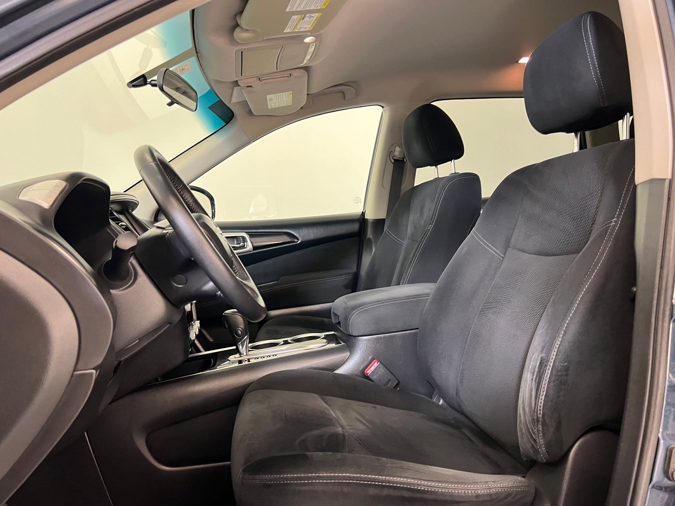 Used 2013 Nissan Pathfinder SV image 4