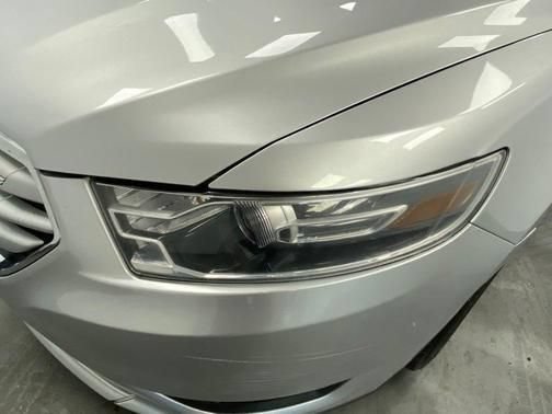 Used 2019 Ford Taurus Limited FWD image 11