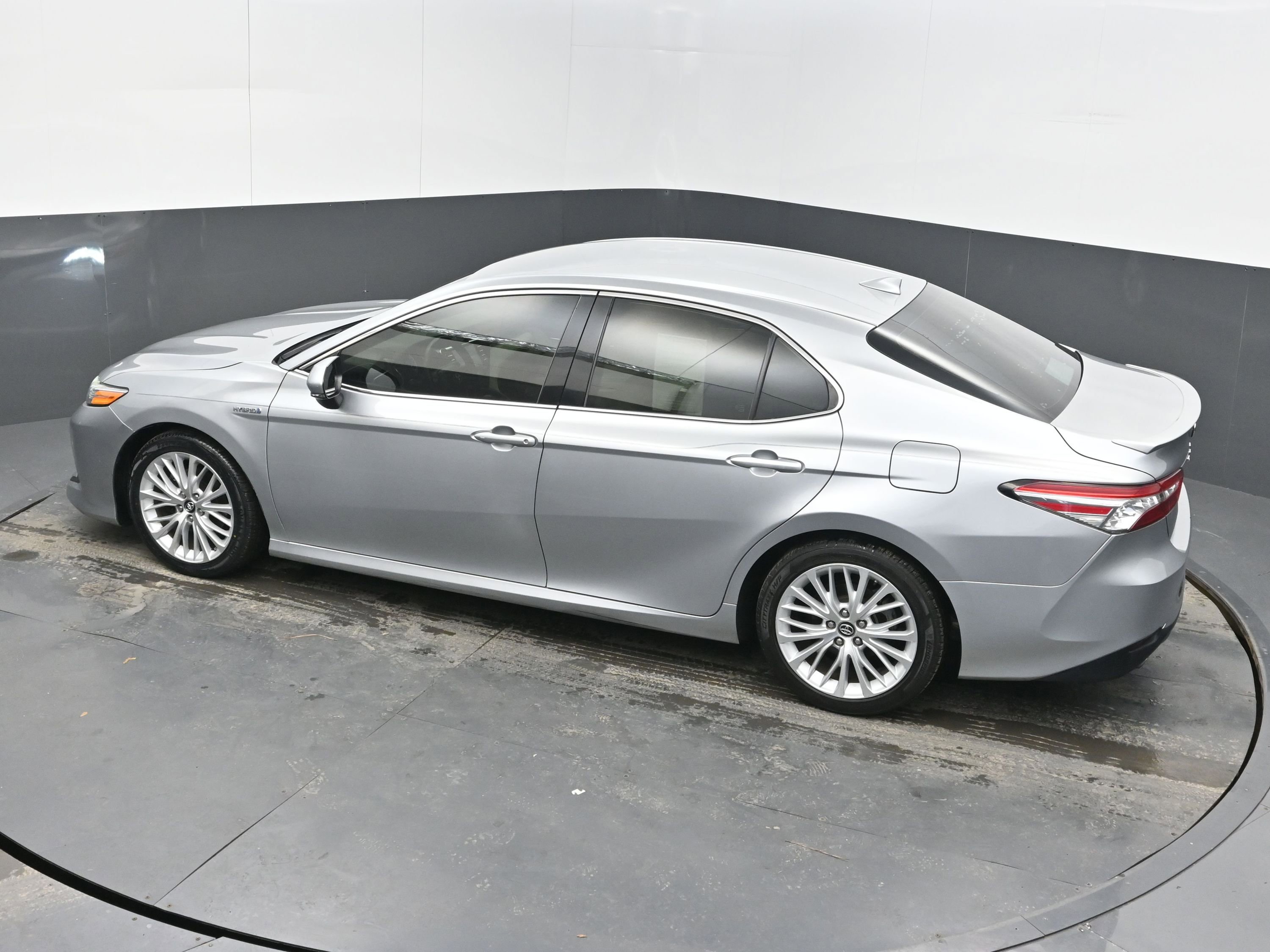 Used 2019 Toyota Camry XLE image 32