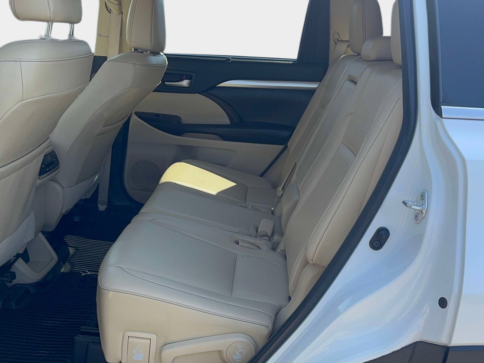 Used 2019 Toyota Highlander XLE image 13