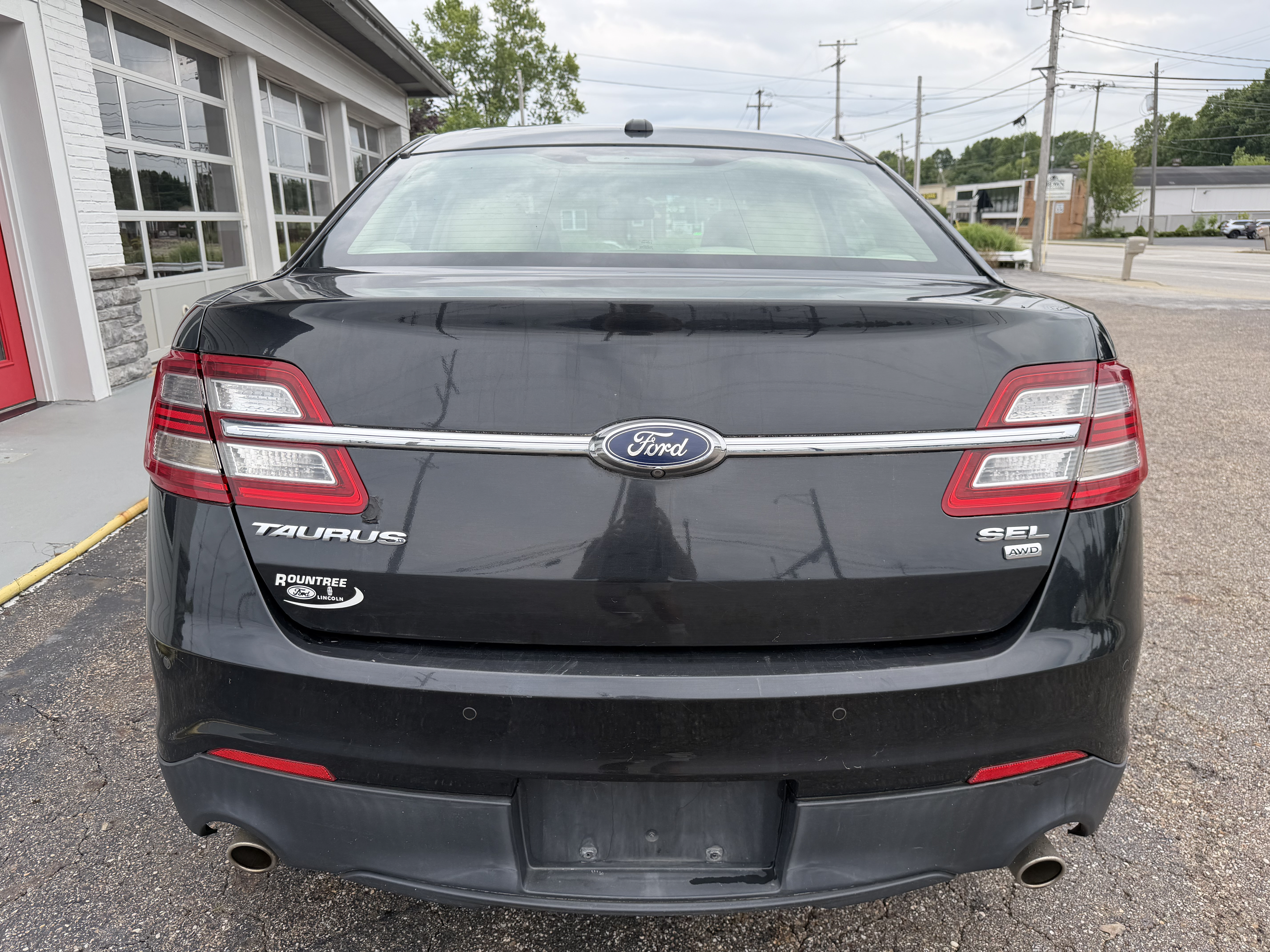 Used 2014 Ford Taurus SEL w/ Equipment Group 201A AWD/4WD image 4