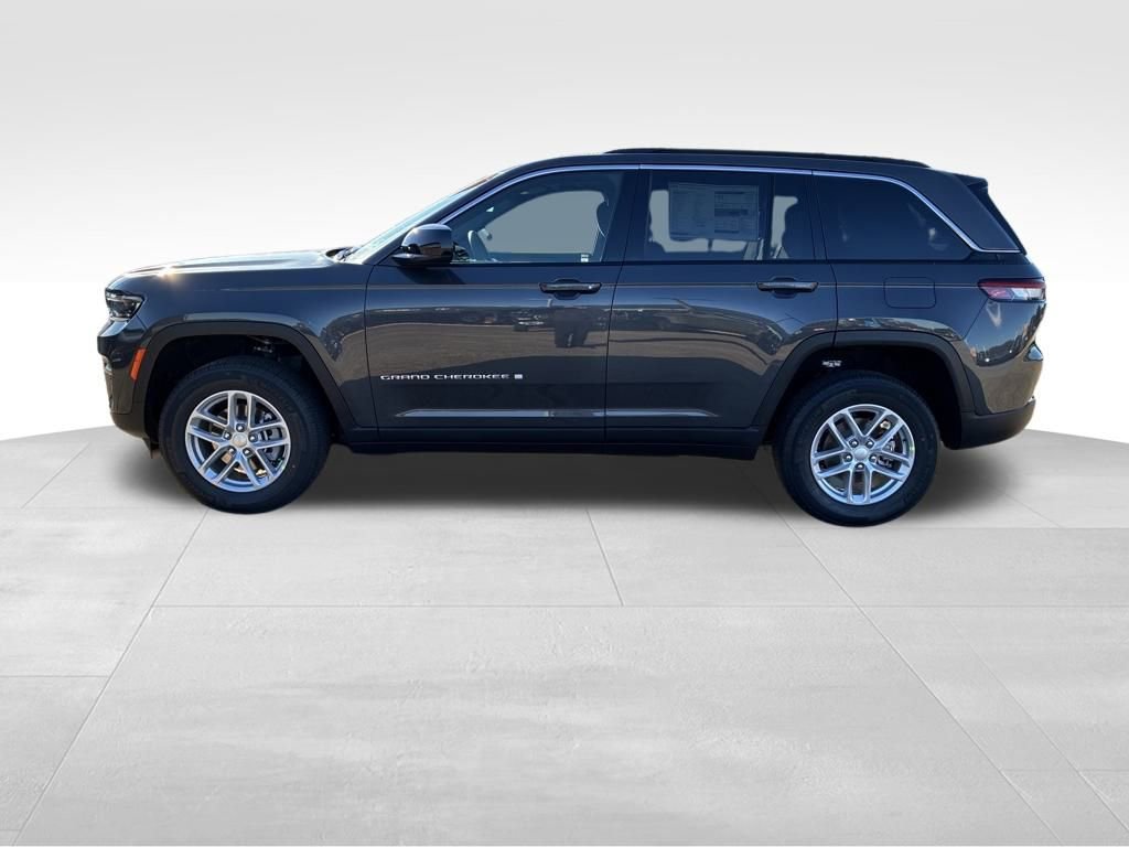 New 2025 Jeep Grand Cherokee image 2