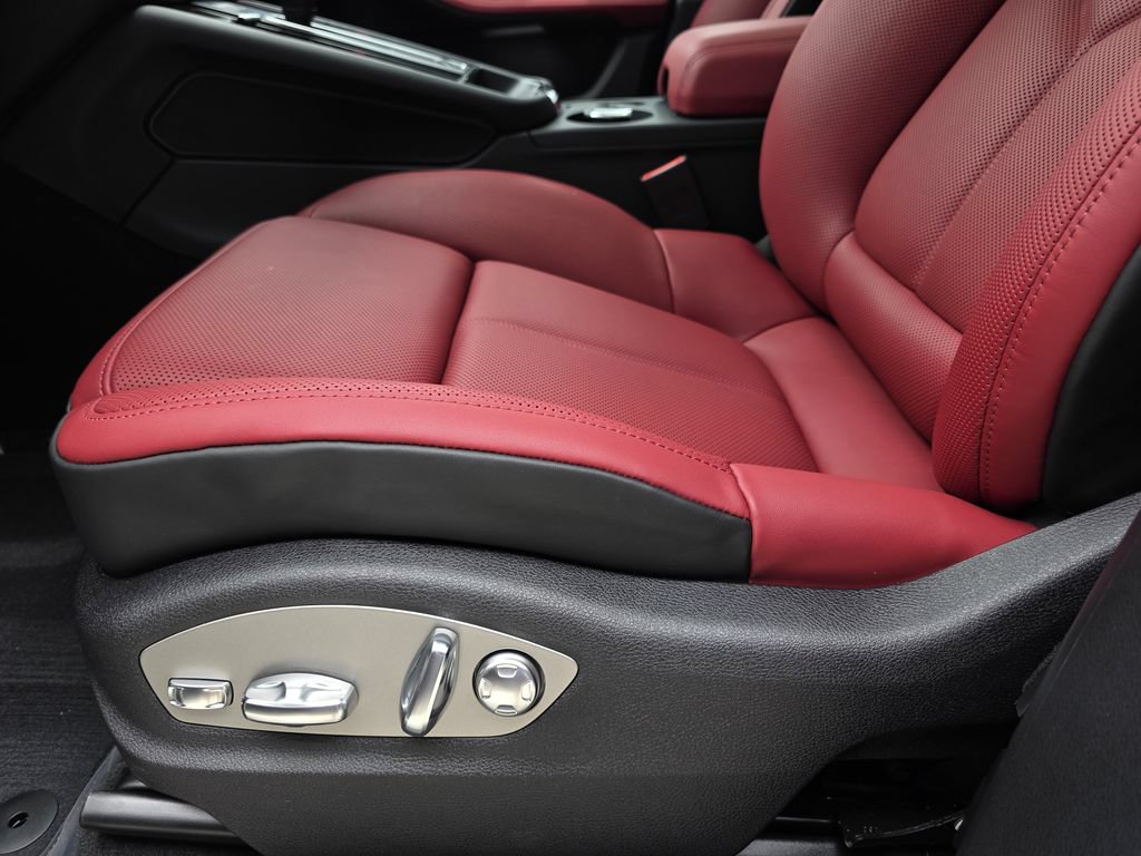 New 2026 Porsche Macan AWD/4WD image 12