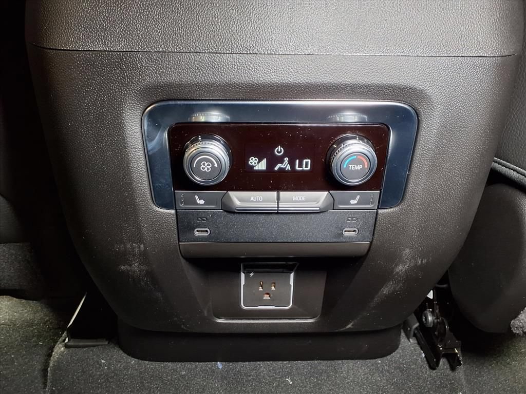Used 2026 GMC Yukon XL Denali w/ Sun & Power Step Package AWD/4WD image 13