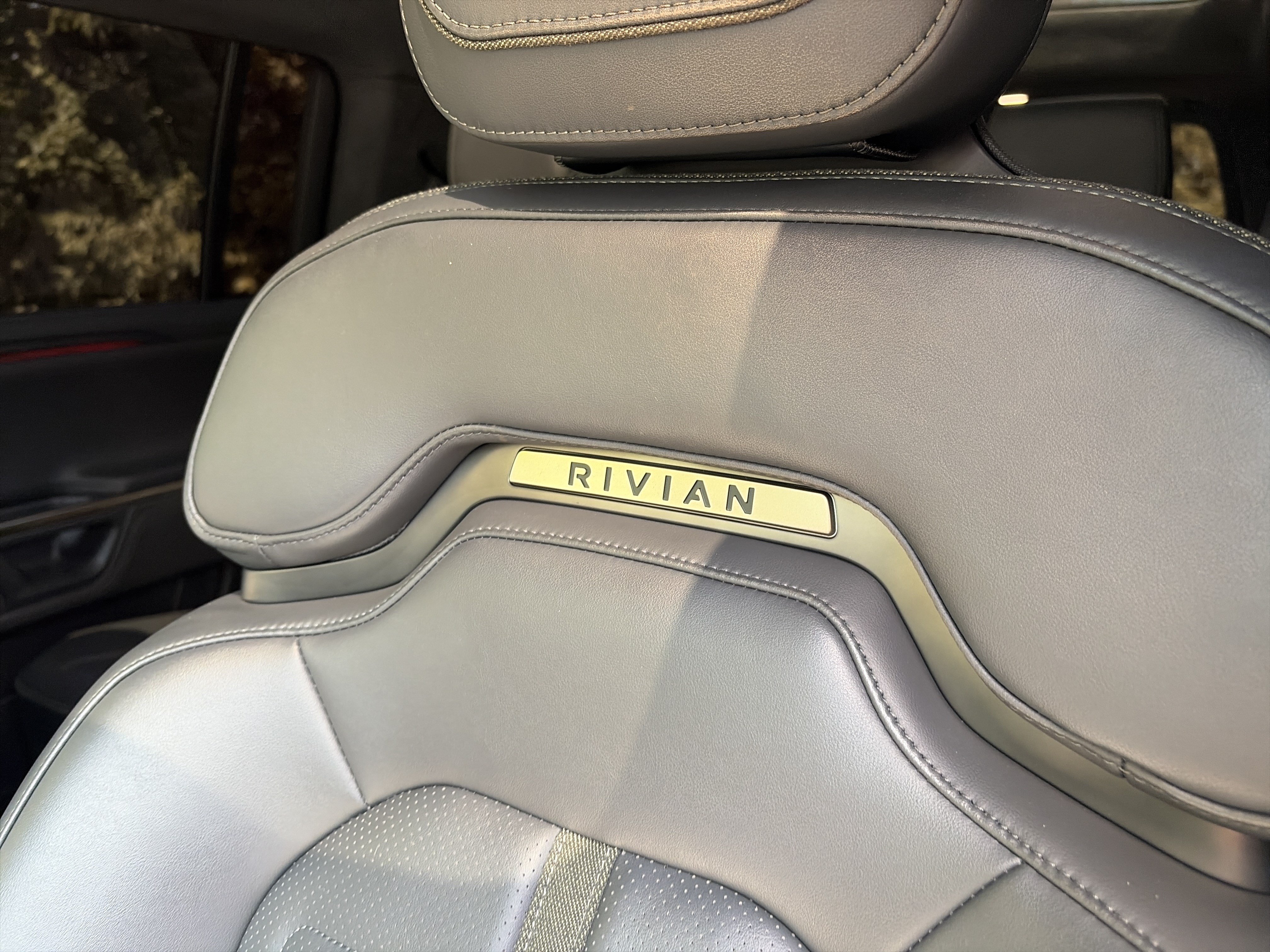 Used 2022 Rivian R1S Launch Edition AWD/4WD image 25