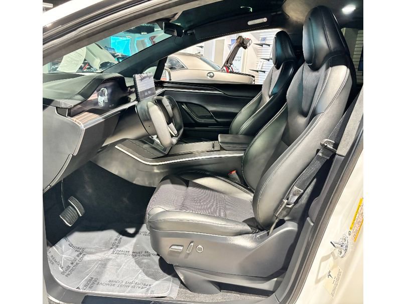 Used 2024 Tesla Model X image 21
