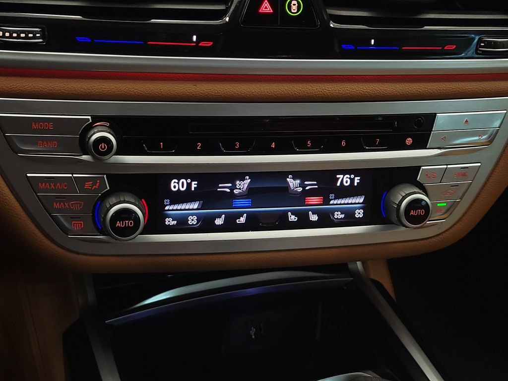 Used 2019 BMW 750i xDrive w/ M Sport Package AWD/4WD image 21