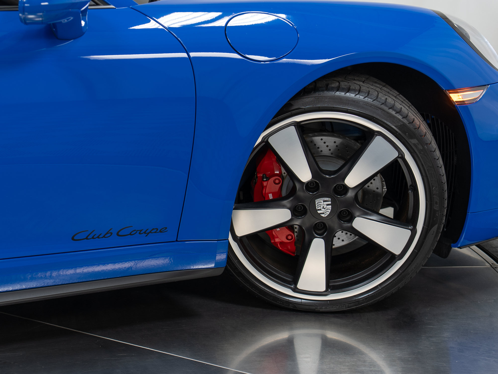 Certified 2016 Porsche 911 Carrera GTS RWD image 41