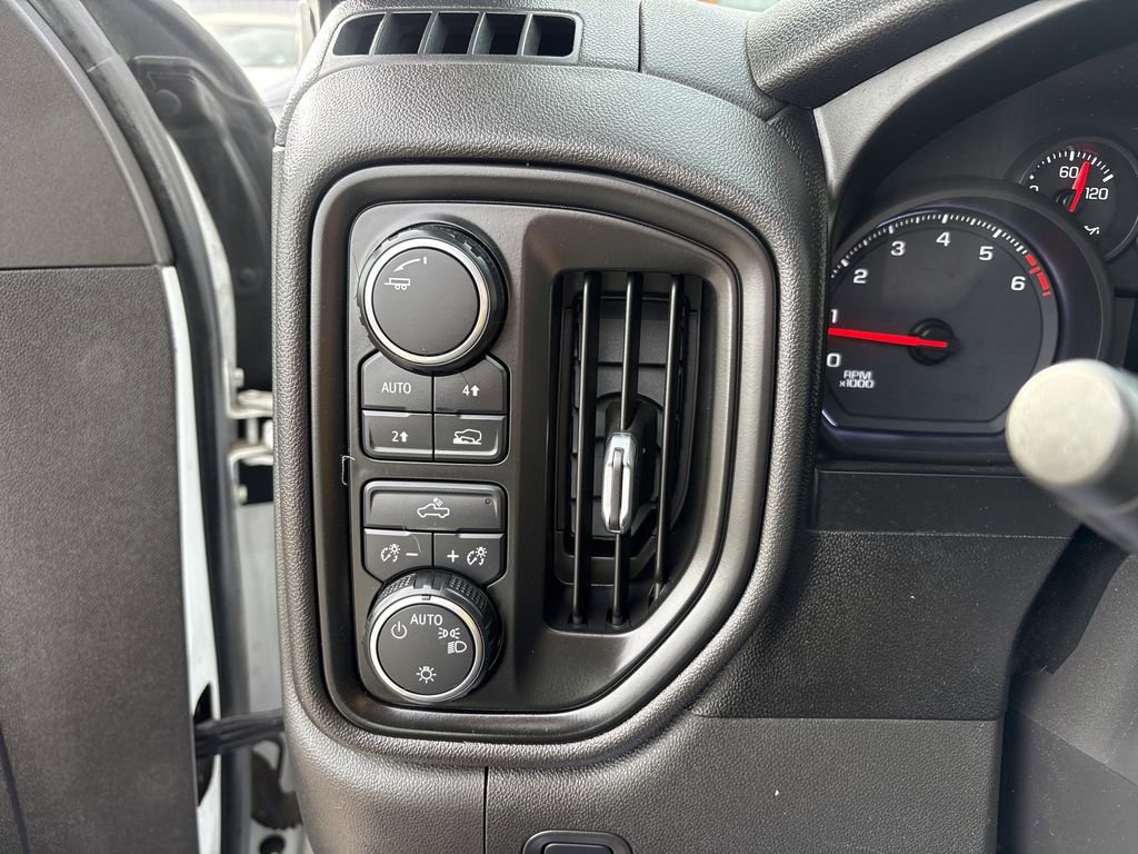 Used 2020 Chevrolet Silverado 1500 Custom w/ Custom Value Package image 11