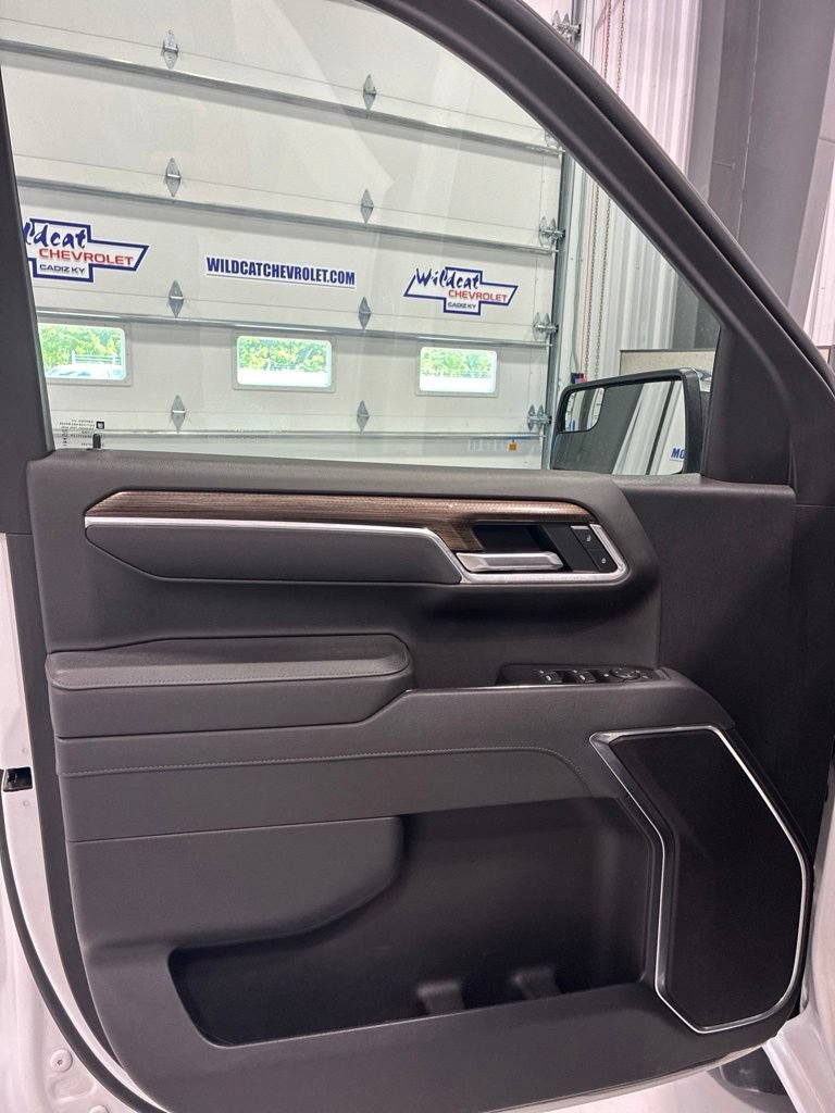 Used 2025 Chevrolet Silverado 1500 LT AWD/4WD image 19