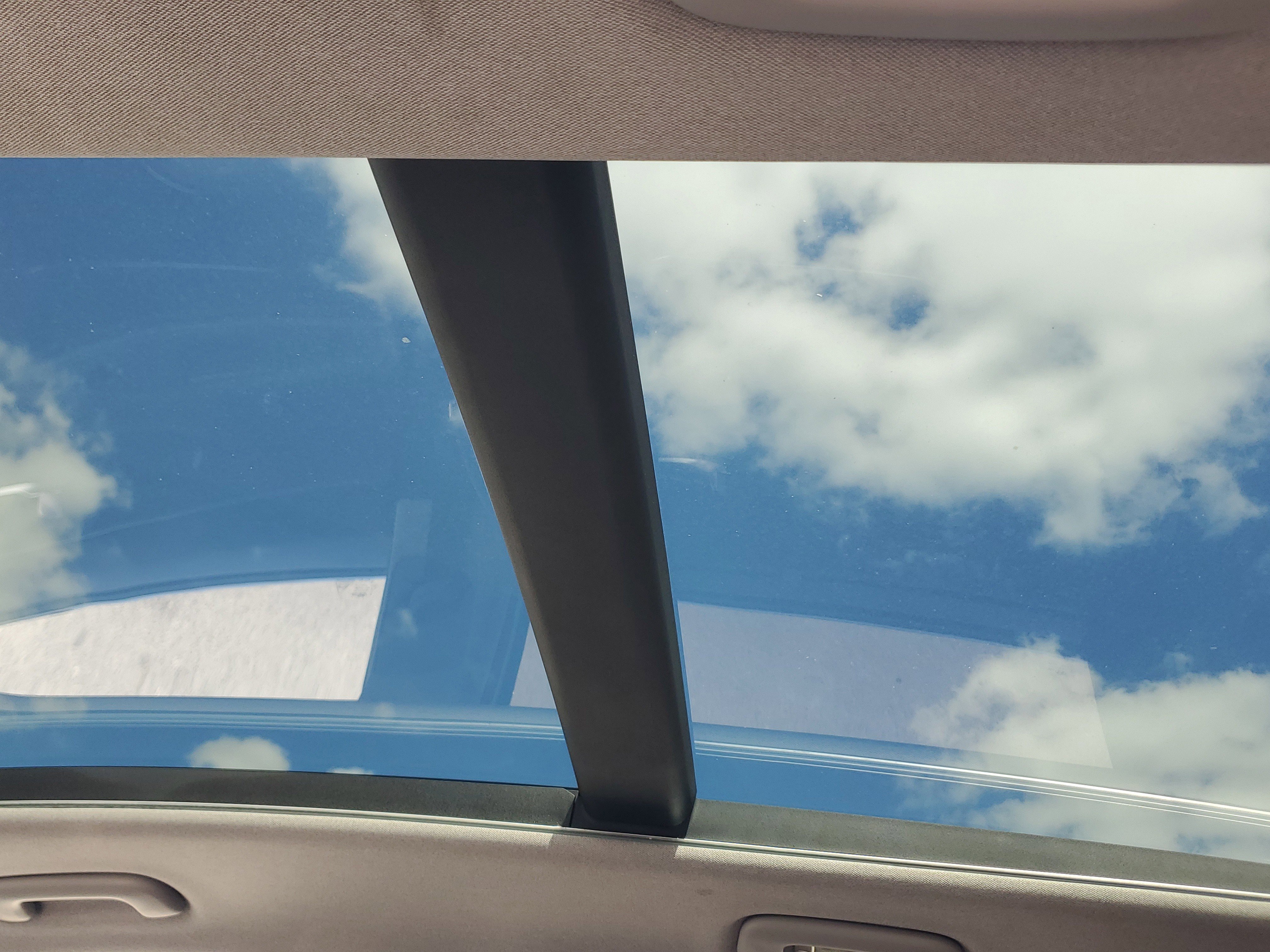 Used 2021 Hyundai Santa Fe Limited w/ Cargo Package image 11