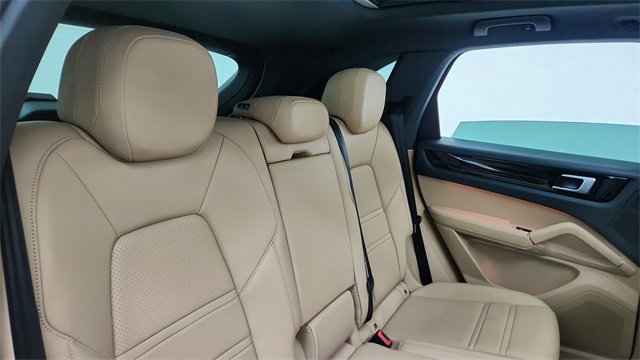 Used 2022 Porsche Cayenne image 25