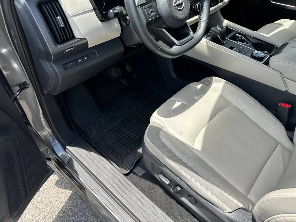 Used 2023 Nissan Pathfinder SL AWD/4WD image 22