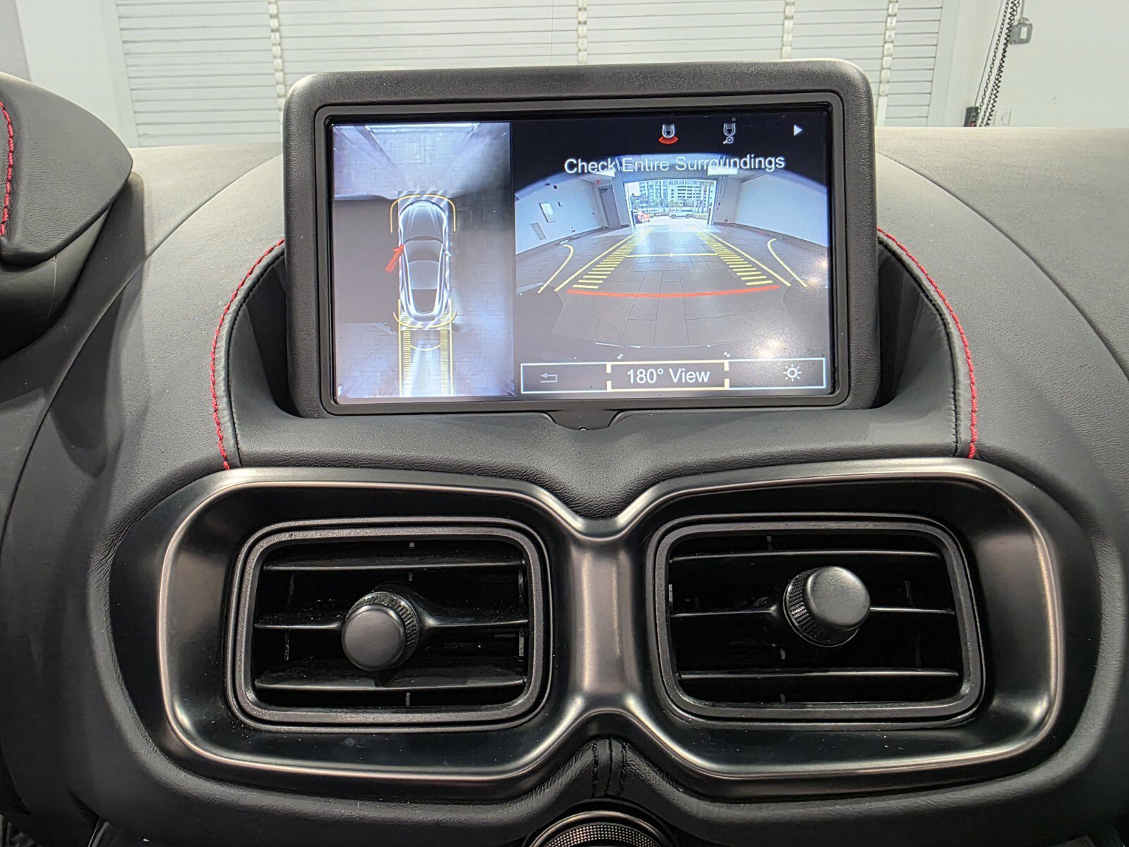 Used 2023 Aston Martin V8 Vantage Roadster image 14