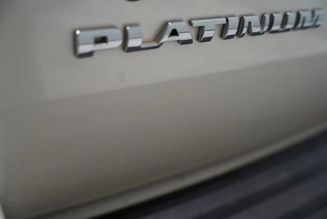 Used 2013 Cadillac Escalade Platinum AWD/4WD image 6