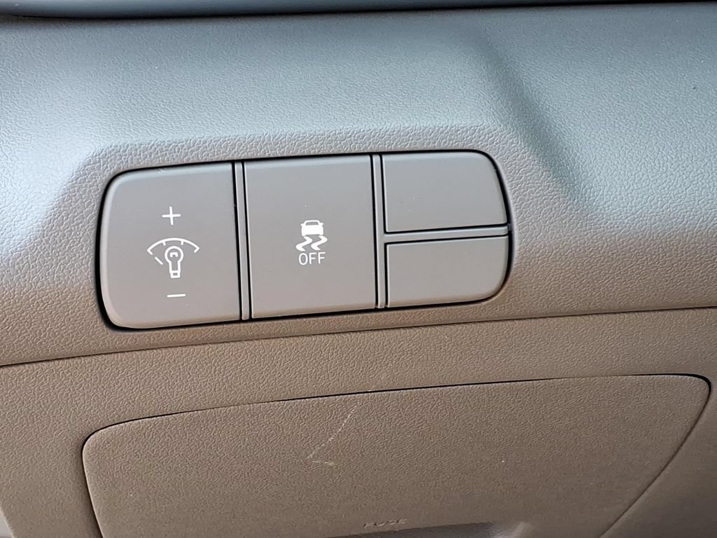 New 2026 Hyundai Elantra Sport FWD image 17