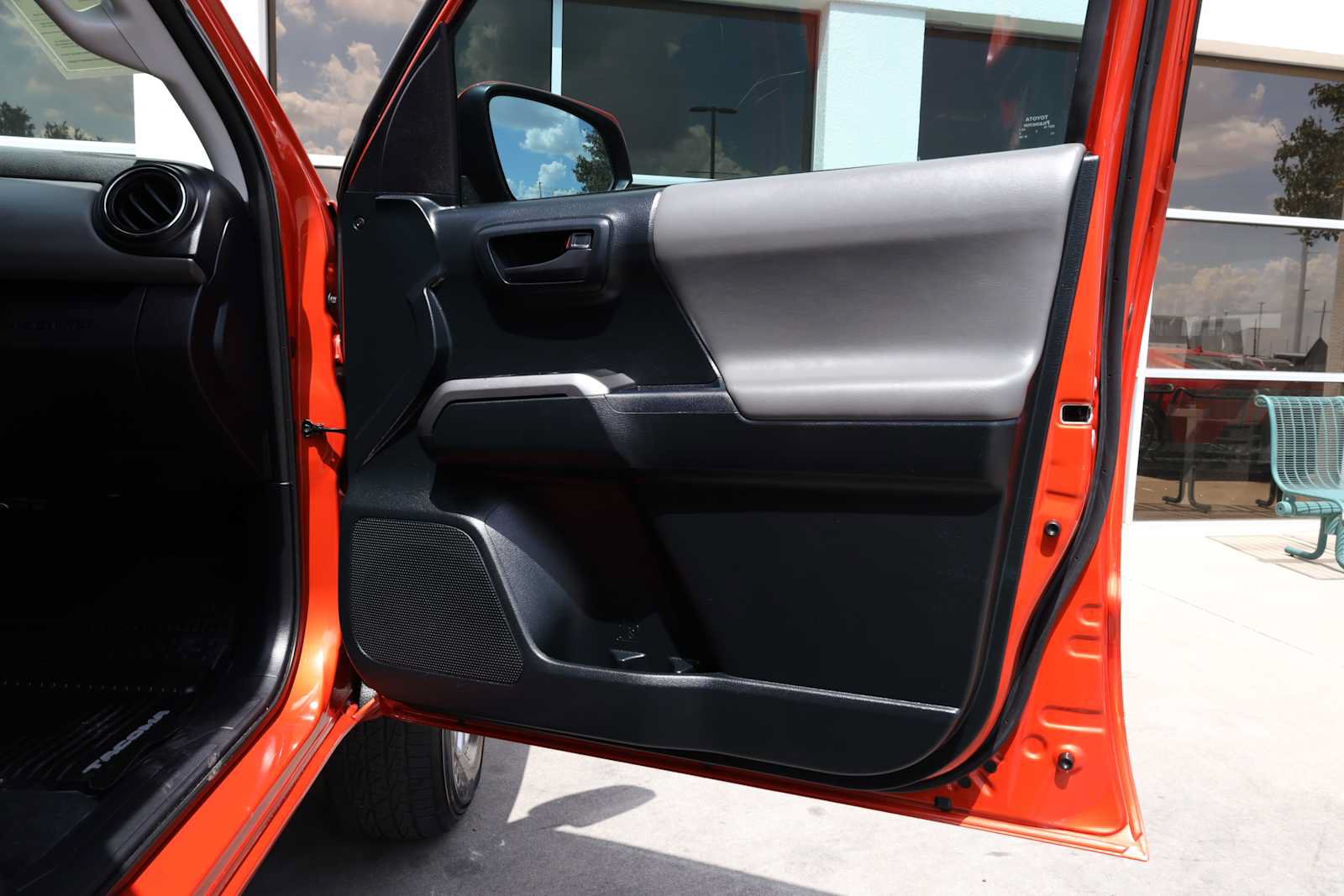 Used 2017 Toyota Tacoma SR5 RWD image 41