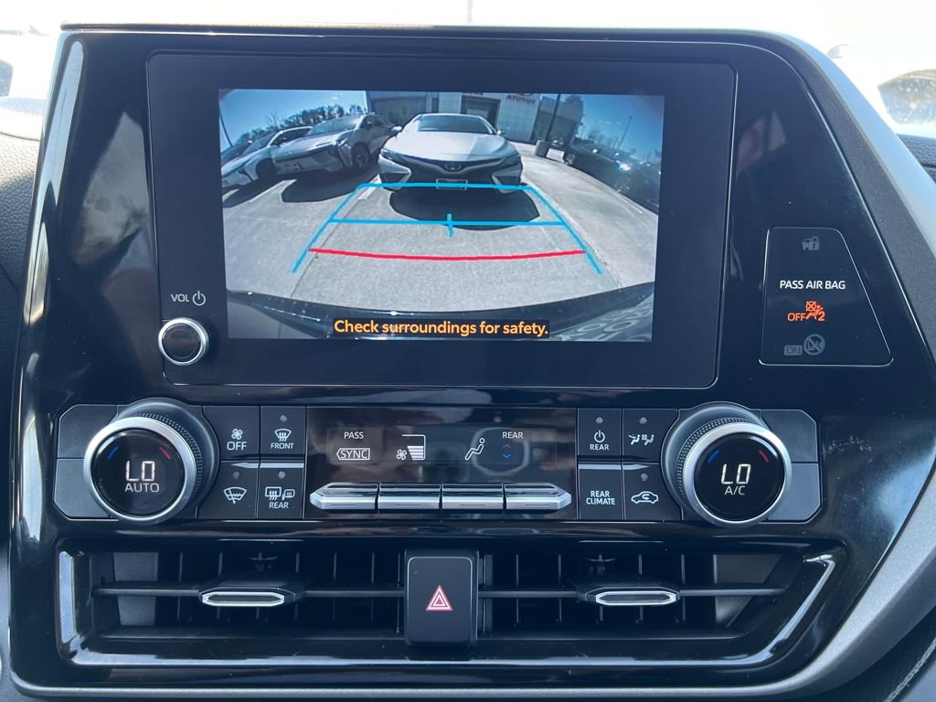 Used 2023 Toyota Highlander L image 17