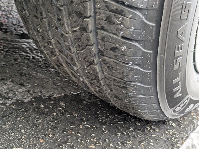 Used 2023 Buick Envision Essence image 12