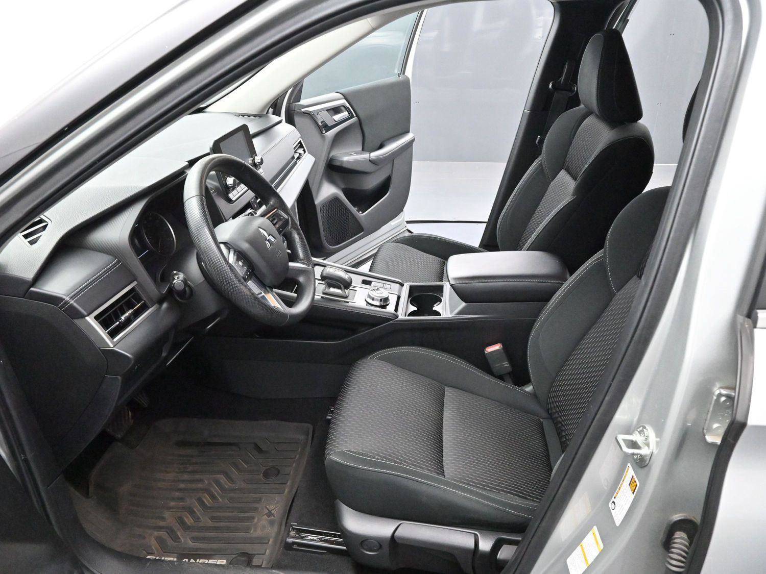 Used 2022 Mitsubishi Outlander ES image 11